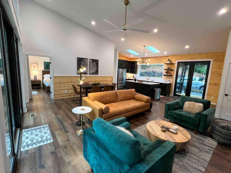 Modern Mountain Getaway With Hot Tub, Fire Pit Βίλα Sautee Nacoochee Εξωτερικό φωτογραφία