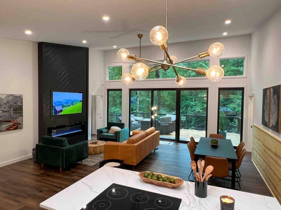 Modern Mountain Getaway With Hot Tub, Fire Pit Βίλα Sautee Nacoochee Εξωτερικό φωτογραφία