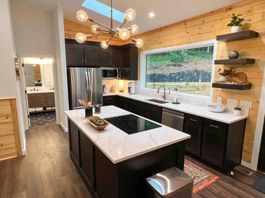 Modern Mountain Getaway With Hot Tub, Fire Pit Βίλα Sautee Nacoochee Εξωτερικό φωτογραφία