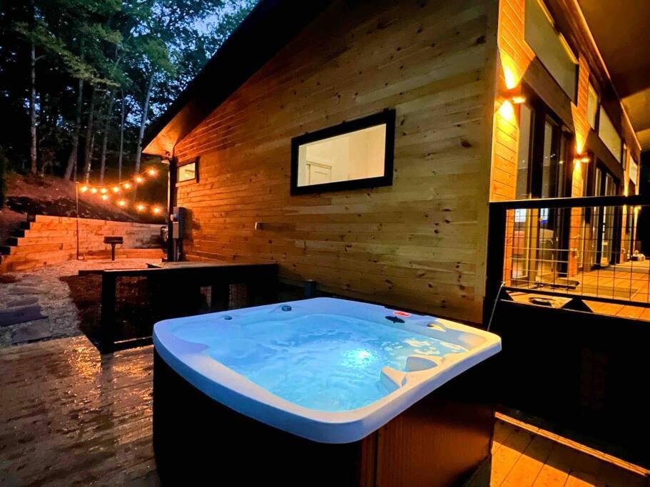 Modern Mountain Getaway With Hot Tub, Fire Pit Βίλα Sautee Nacoochee Εξωτερικό φωτογραφία