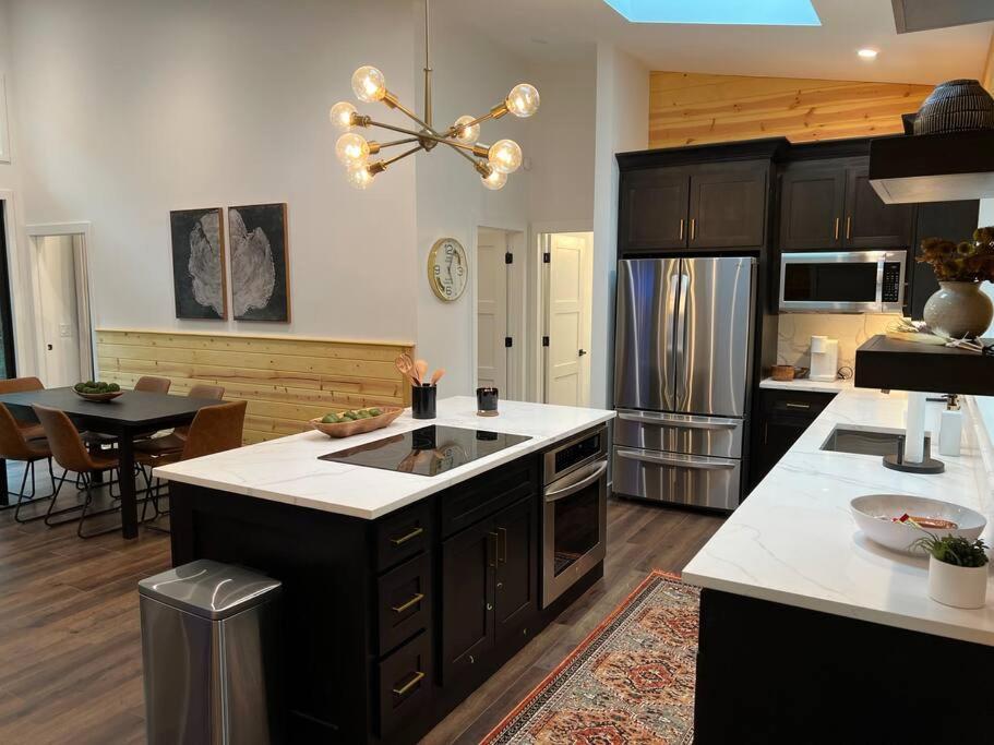 Modern Mountain Getaway With Hot Tub, Fire Pit Βίλα Sautee Nacoochee Εξωτερικό φωτογραφία